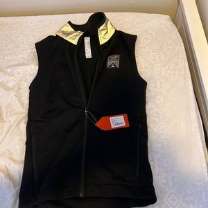 Brand new oiselle vest in black size small